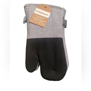 Cuisinart 2 Heat Resistant Oven Mitts